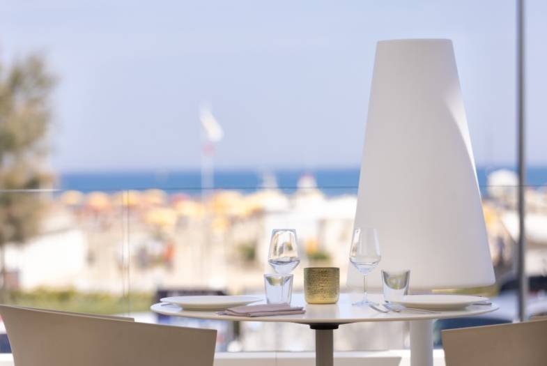Full board offer 4-star beachfront Hotel in Rimini